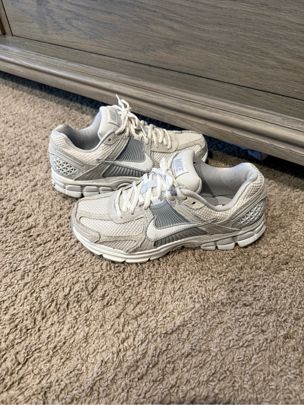 Nike Vomero 5 - Size 7 - Barely worn Light Gray and White Mesh Athletic Sneakers